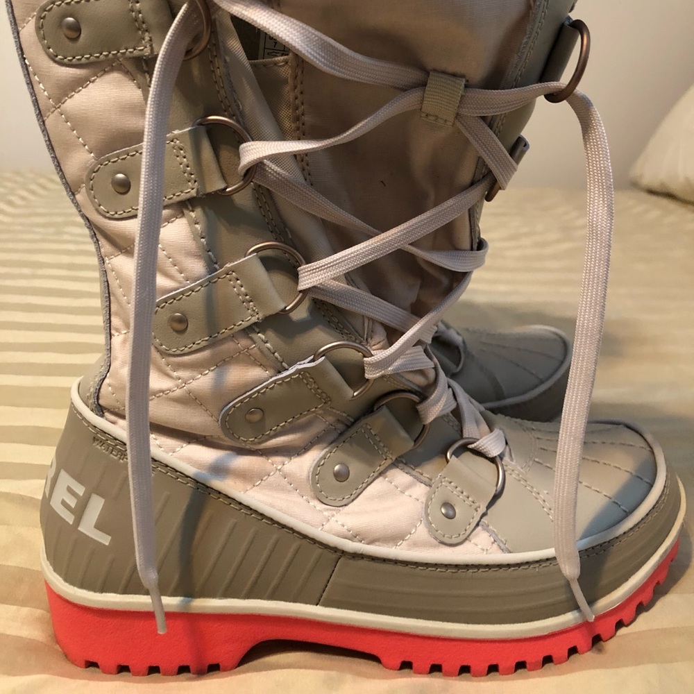 Sorel Joan of Arctic size 7 snow boots